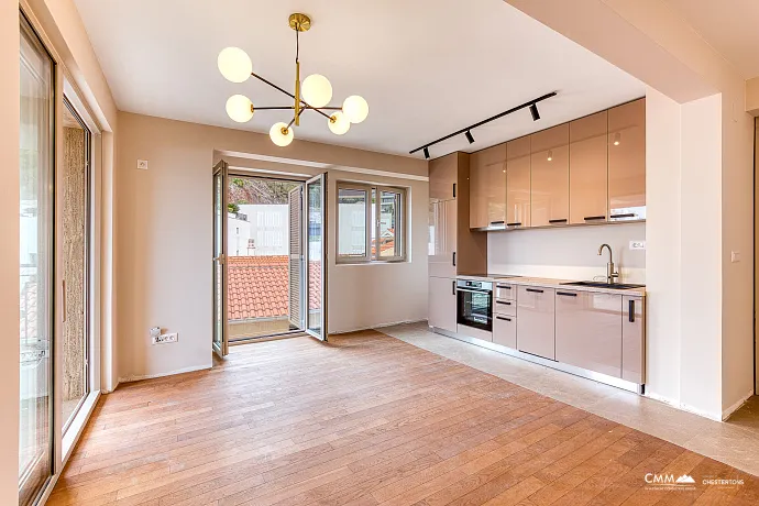 Moderne 2-Zimmer-Wohnung mit Panoramablick auf das Meer – Pržno, 68 m²